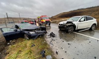 Accident cu răniți pe un drum din Cluj. Un tânăr a rămas încarcerat